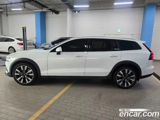 Volvo V60 2023 2.0 автомат (гидро), миниатюра 4 Volvo V60 2023 2.0 автомат (гидро), миниатюра 4