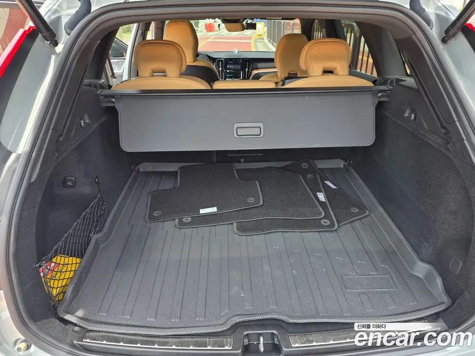 Volvo XC60 2023 2.0 автомат (гидро), фото 15 Volvo XC60 2023 2.0 автомат (гидро), фото 15