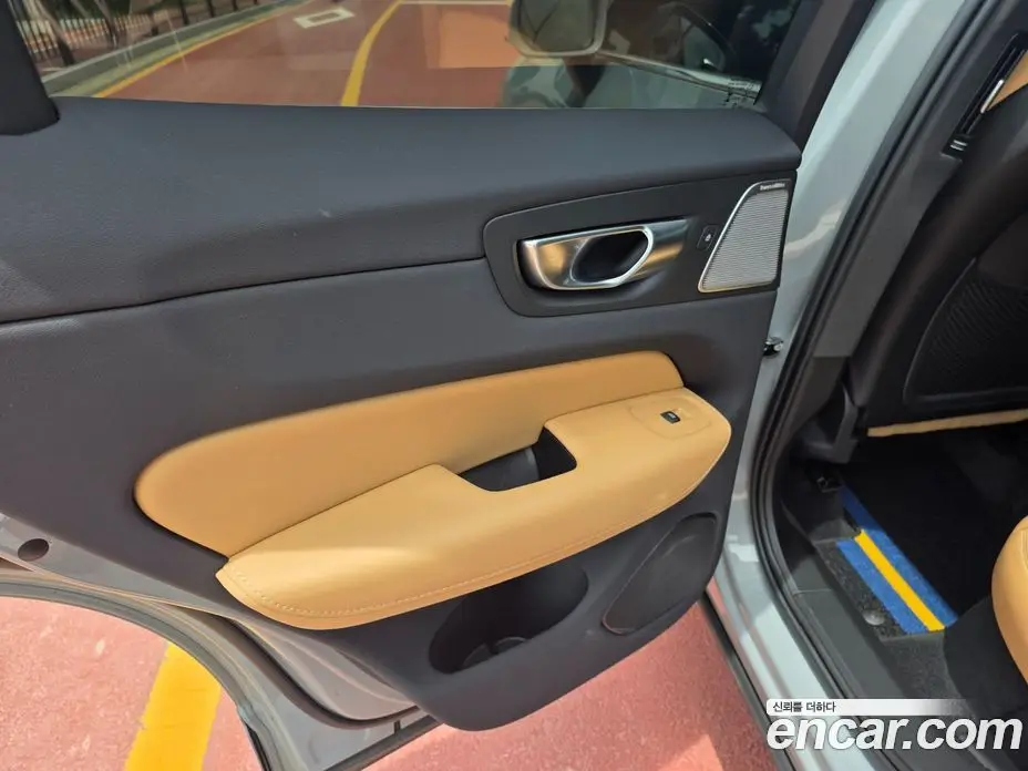 Volvo XC60 2023 2.0 автомат (гидро), фото 18 Volvo XC60 2023 2.0 автомат (гидро), фото 18