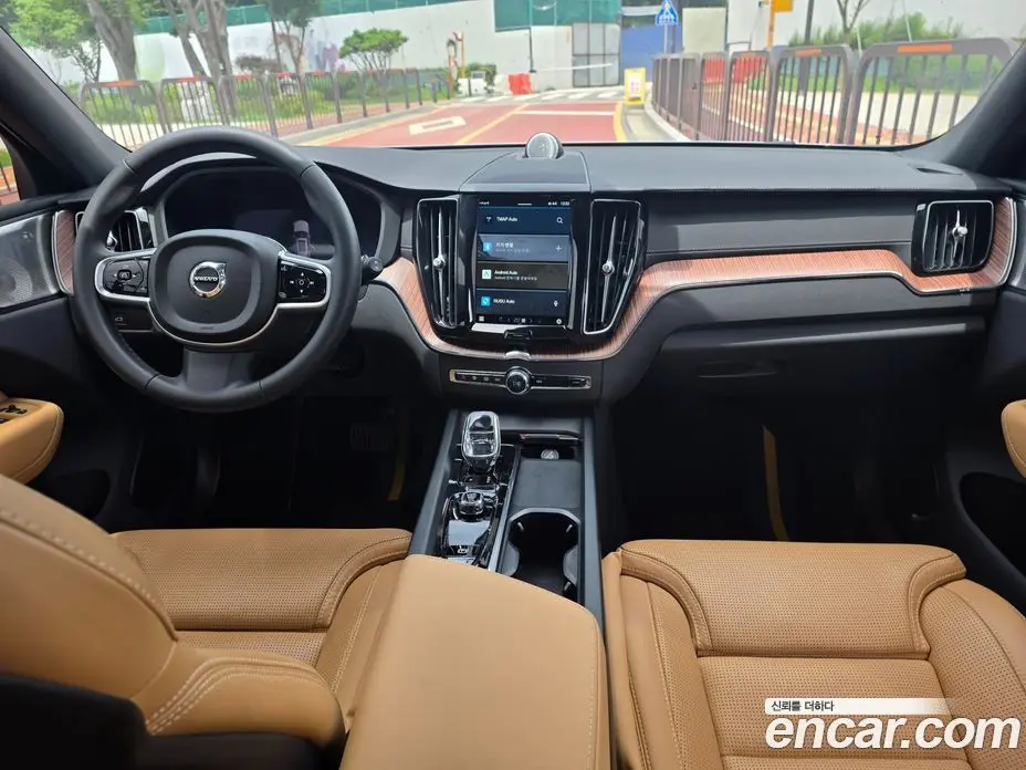 Volvo XC60 2023 2.0 автомат (гидро), фото 10 Volvo XC60 2023 2.0 автомат (гидро), фото 10