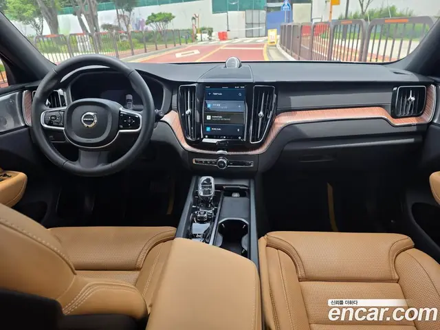 Volvo XC60 2023 2.0 автомат (гидро), миниатюра 10 Volvo XC60 2023 2.0 автомат (гидро), миниатюра 10