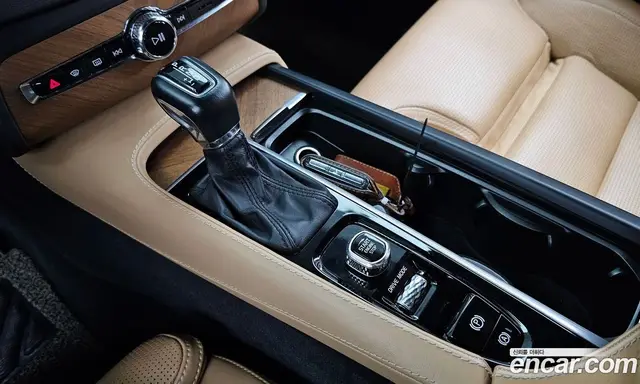 Volvo XC90 2018 2.0 автомат (гидро), миниатюра 9 Volvo XC90 2018 2.0 автомат (гидро), миниатюра 9