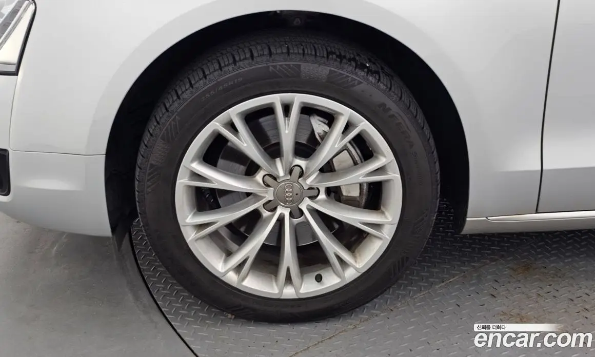 Audi A8 2013 3.0 автомат (гидро), фото 5 Audi A8 2013 3.0 автомат (гидро), фото 5
