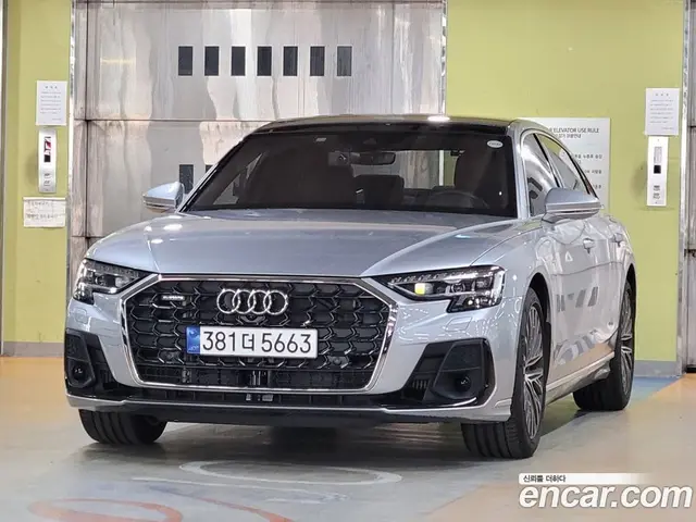 Audi A8, 2023, 4 100 км