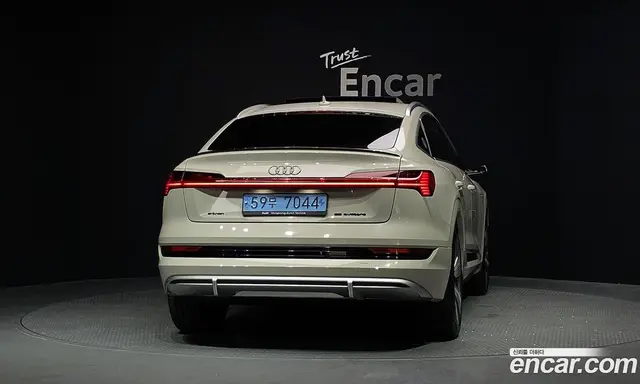 Audi e-tron 2022 0.2 автомат (гидро), миниатюра 4 Audi e-tron 2022 0.2 автомат (гидро), миниатюра 4