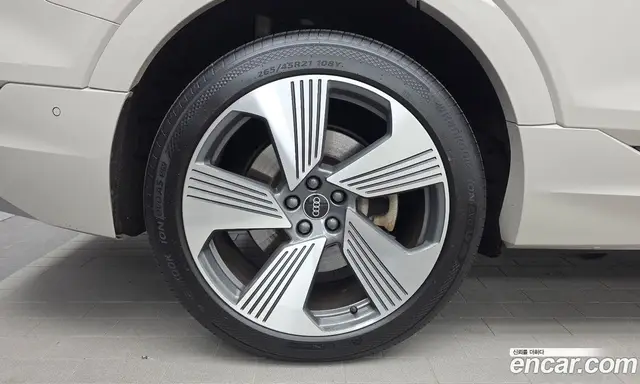 Audi e-tron 2022 0.2 автомат (гидро), миниатюра 5 Audi e-tron 2022 0.2 автомат (гидро), миниатюра 5