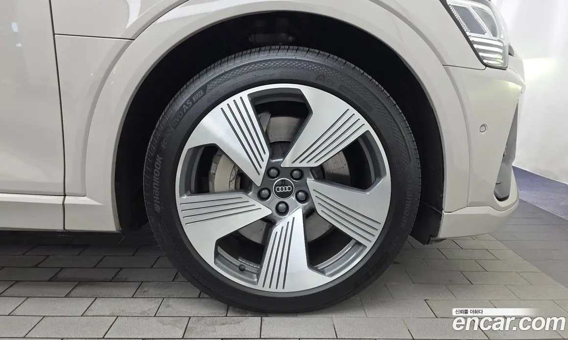 Audi e-tron 2022 0.2 автомат (гидро), фото 7 Audi e-tron 2022 0.2 автомат (гидро), фото 7