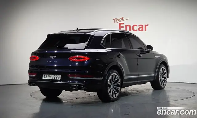 Bentley Bentayga 2022 4.0 автомат (гидро), миниатюра 1 Bentley Bentayga 2022 4.0 автомат (гидро), миниатюра 1