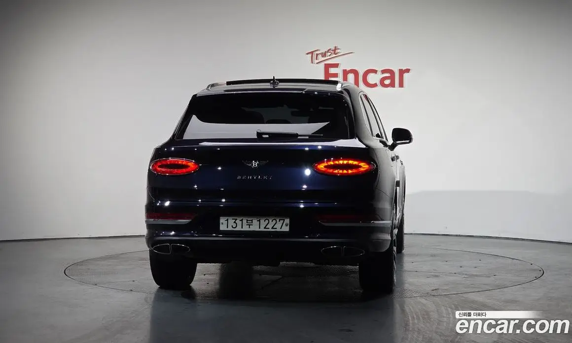 Bentley Bentayga 2022 4.0 автомат (гидро), фото 3 Bentley Bentayga 2022 4.0 автомат (гидро), фото 3