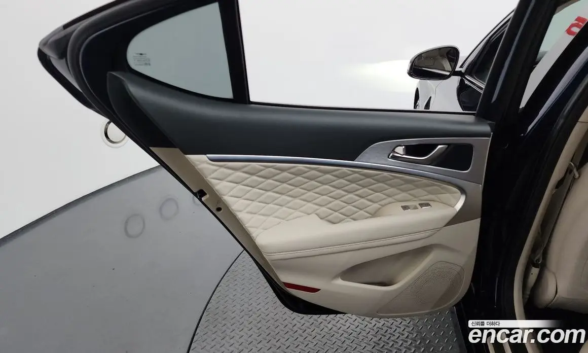 Genesis G70 2018 2.0 автомат (гидро), фото 15 Genesis G70 2018 2.0 автомат (гидро), фото 15