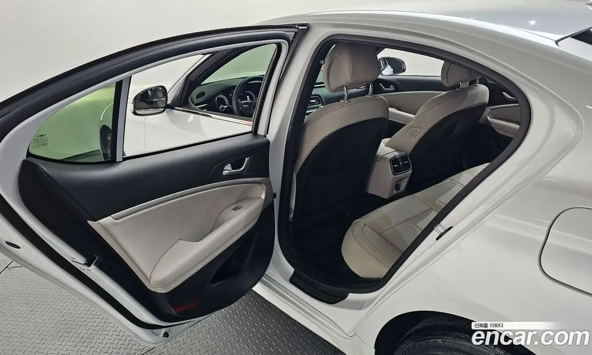 Genesis G70 2022 2.0 автомат (гидро), фото 18 Genesis G70 2022 2.0 автомат (гидро), фото 18