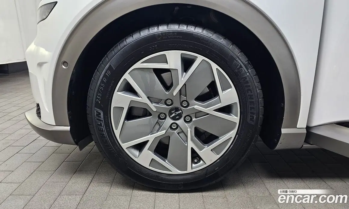 Genesis GV60 2023 0.1 автомат (гидро), фото 4