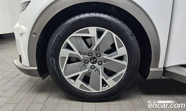 Genesis GV60 2023 0.1 автомат (гидро), миниатюра 4