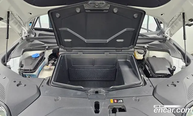 Genesis GV60 2023 0.1 автомат (гидро), миниатюра 5