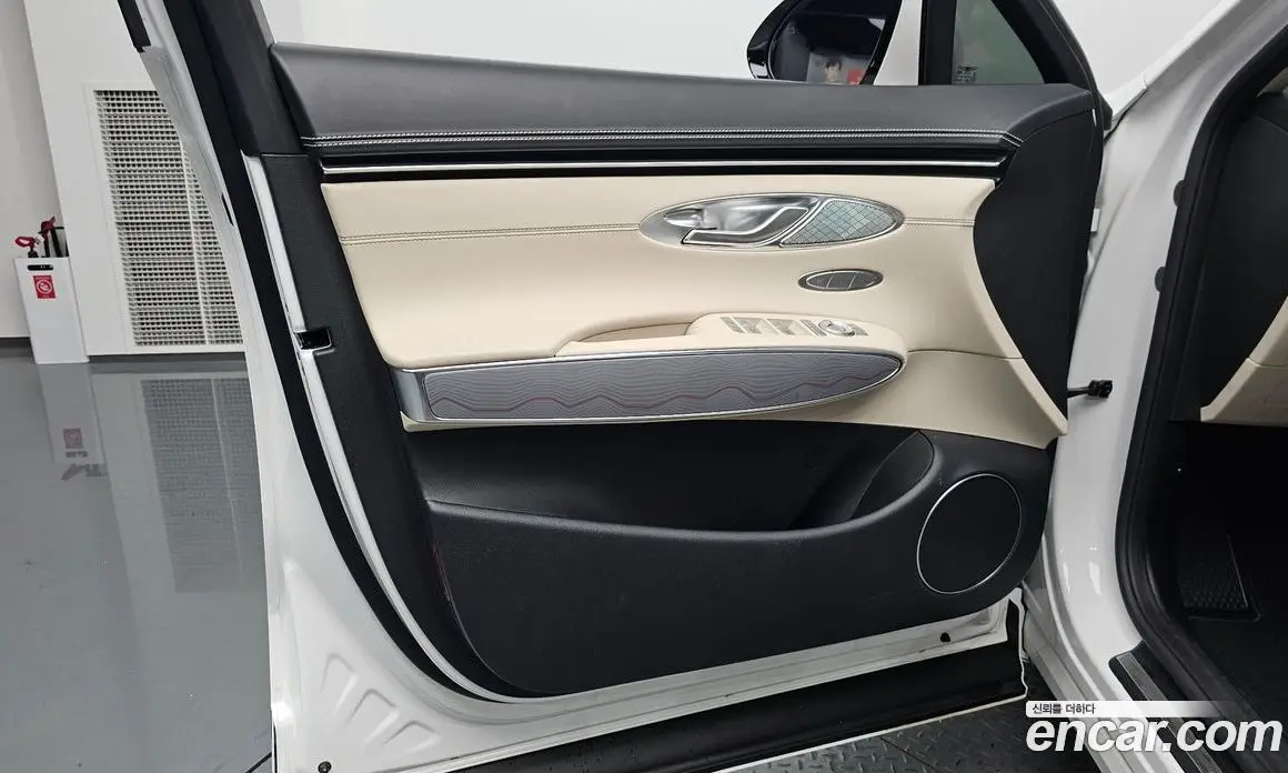 Genesis GV70 2023 2.5 автомат (гидро), фото 13 Genesis GV70 2023 2.5 автомат (гидро), фото 13