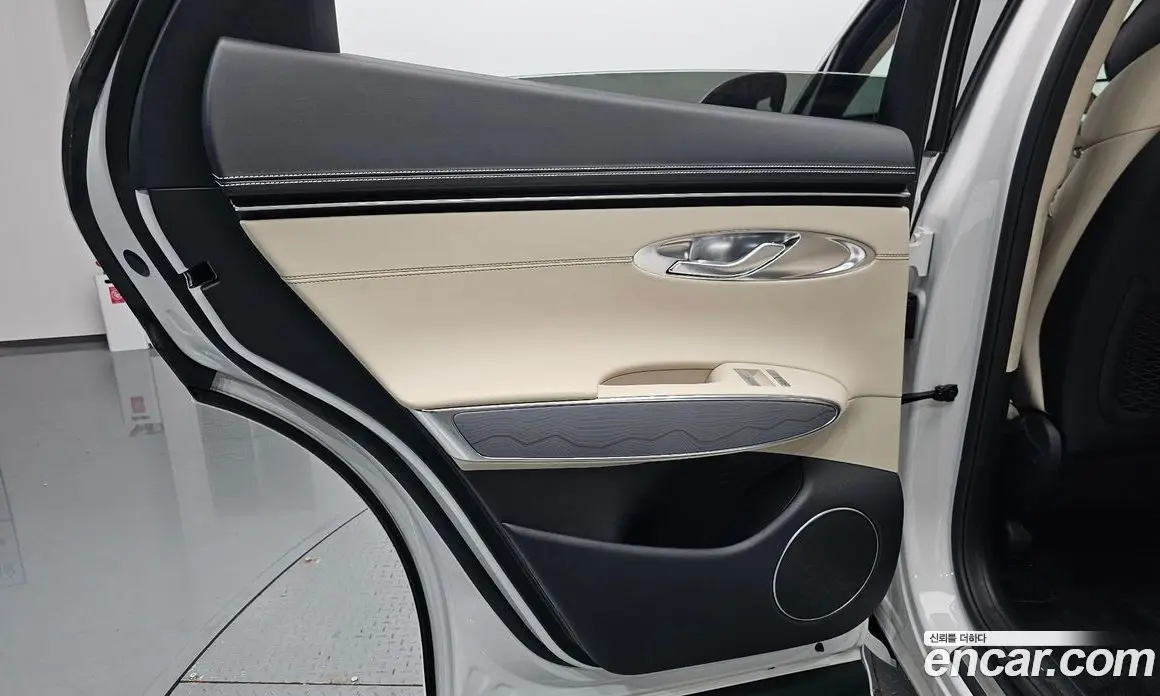 Genesis GV70 2023 2.5 автомат (гидро), фото 14 Genesis GV70 2023 2.5 автомат (гидро), фото 14