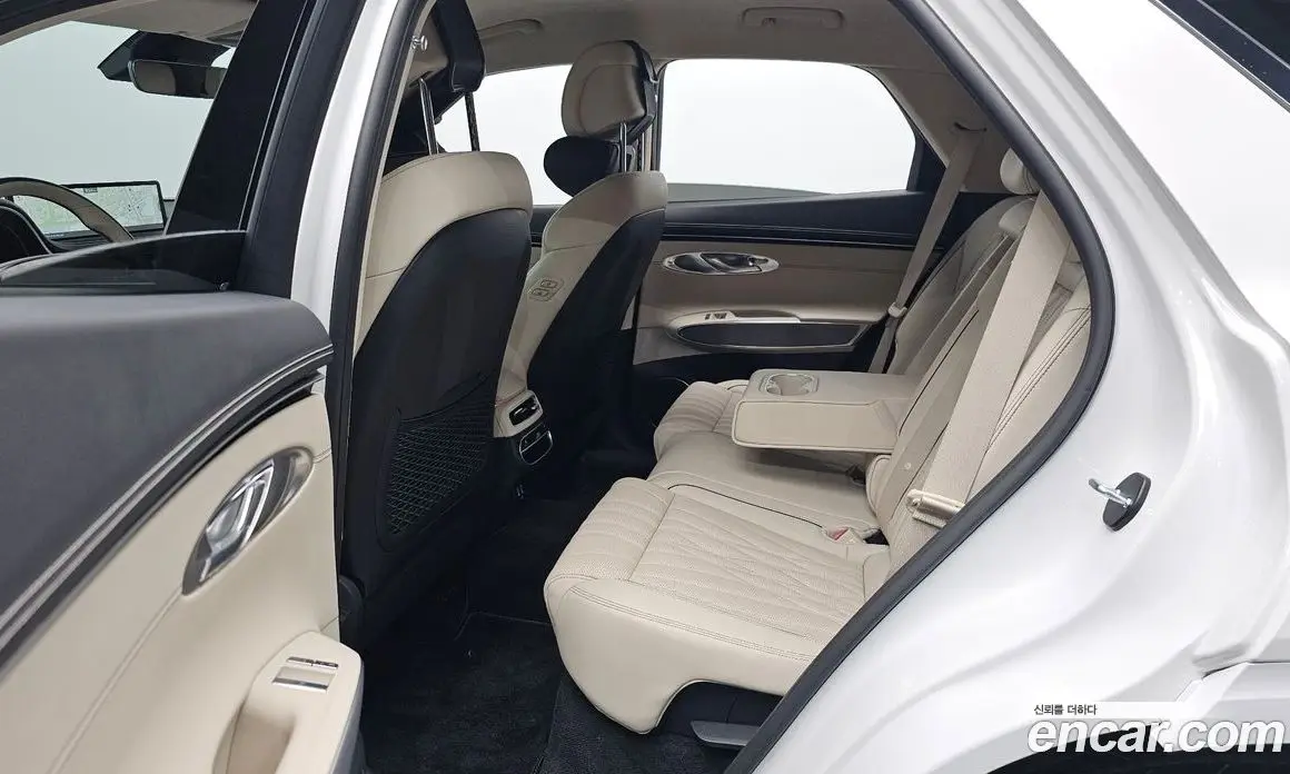 Genesis GV70 2023 2.5 автомат (гидро), фото 15 Genesis GV70 2023 2.5 автомат (гидро), фото 15