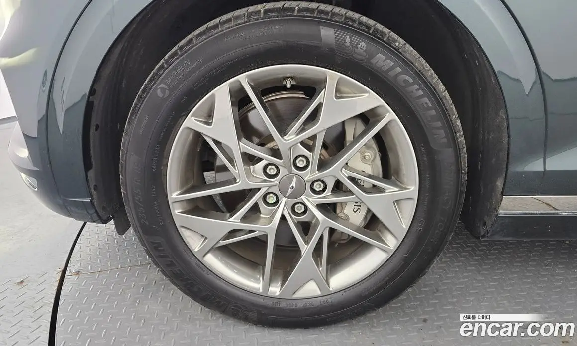 Genesis GV70 2023 2.5 автомат (гидро), фото 5 Genesis GV70 2023 2.5 автомат (гидро), фото 5