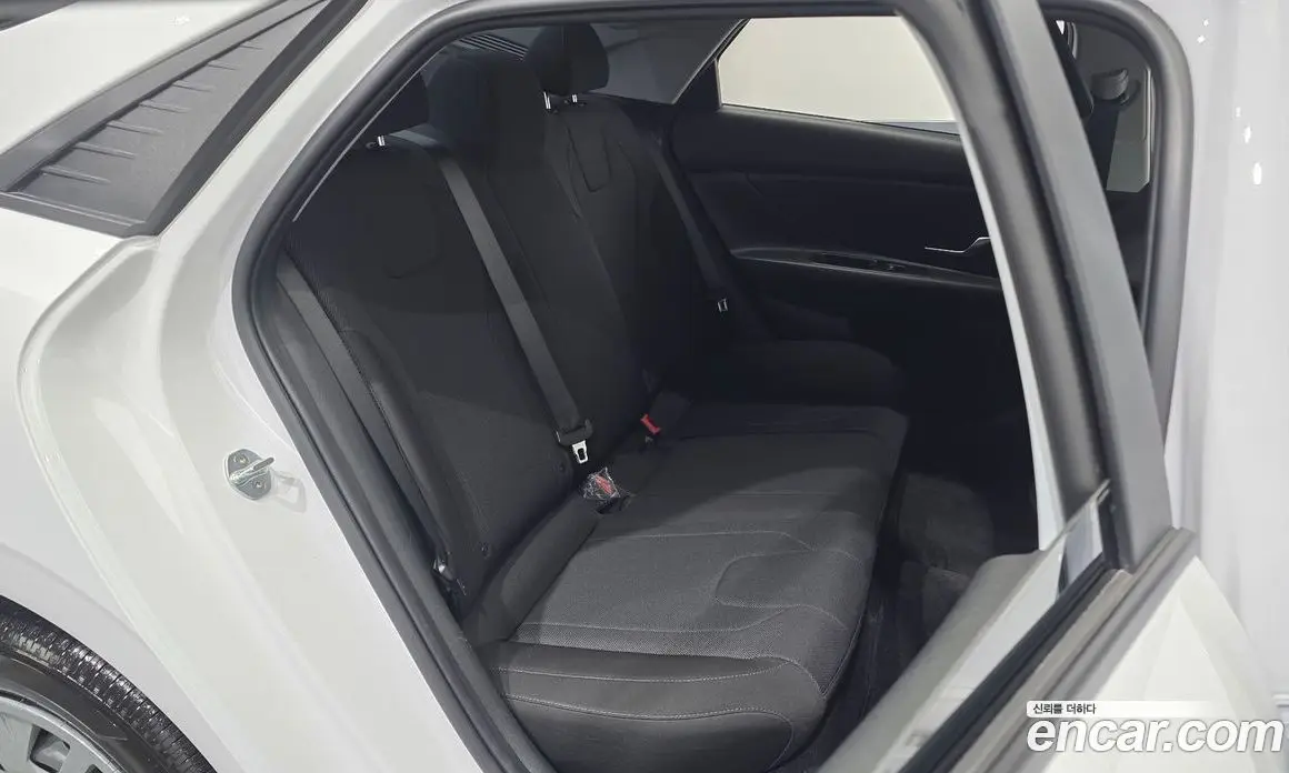 Hyundai Avante 2021 1.6 автомат (гидро), фото 12