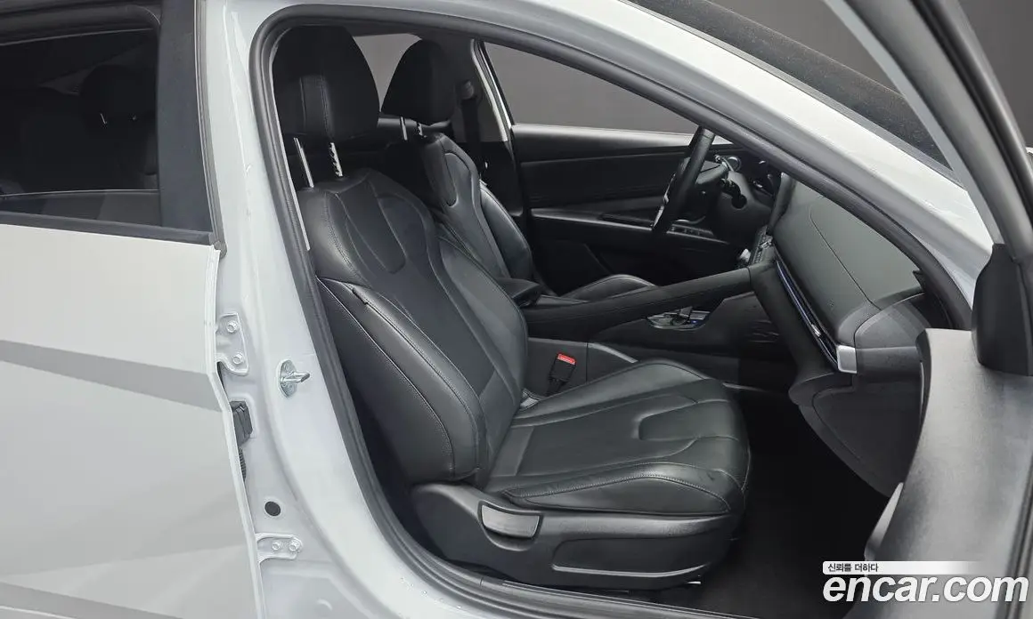 Hyundai Avante 2023 1.6 автомат (гидро), фото 16