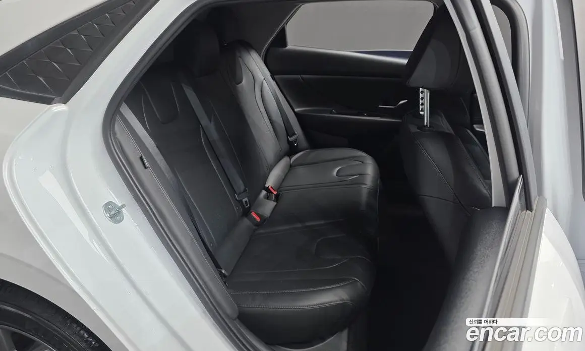 Hyundai Avante 2023 1.6 автомат (гидро), фото 17