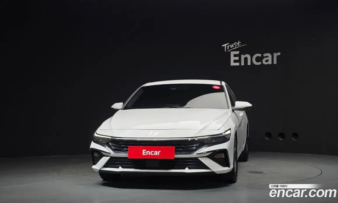 Hyundai Avante 2023 1.6 автомат (гидро), фото 3
