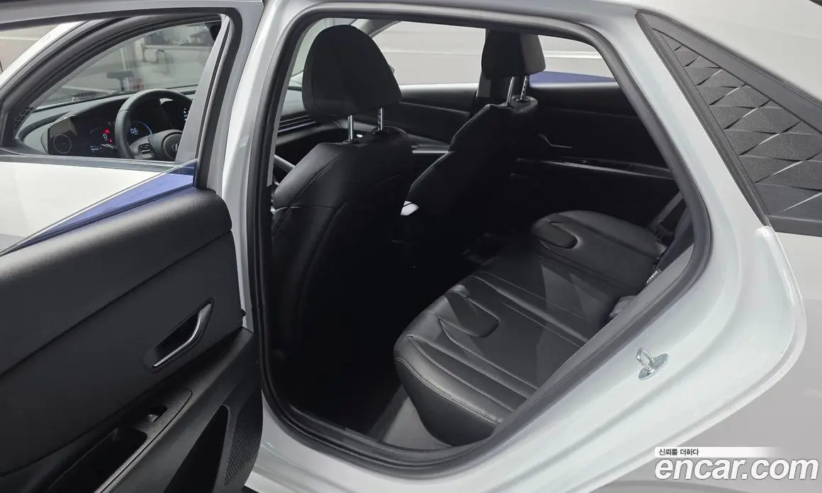 Hyundai Avante 2023 1.6 автомат (гидро), фото 26