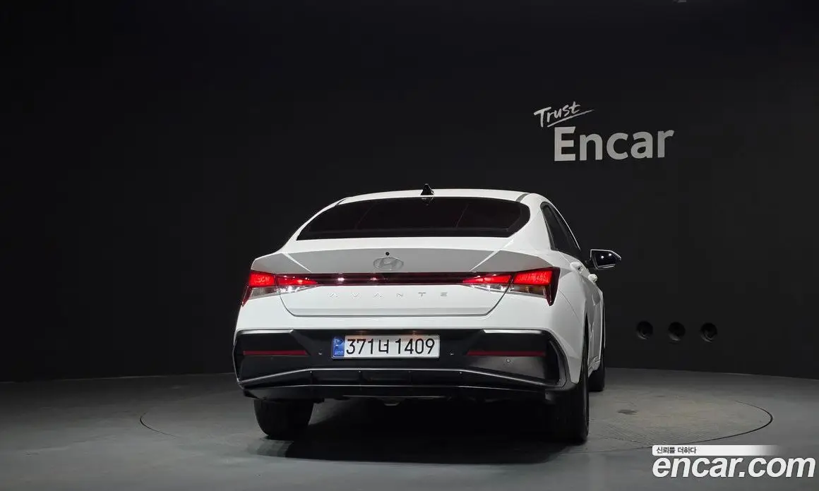 Hyundai Avante 2023 1.6 автомат (гидро), фото 4