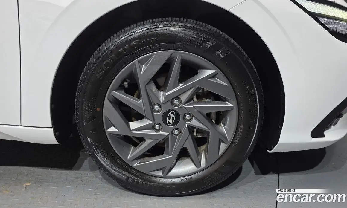 Hyundai Avante 2023 1.6 автомат (гидро), фото 7