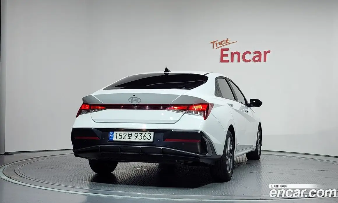 Hyundai Avante 2024 1.6 автомат (гидро), фото 4