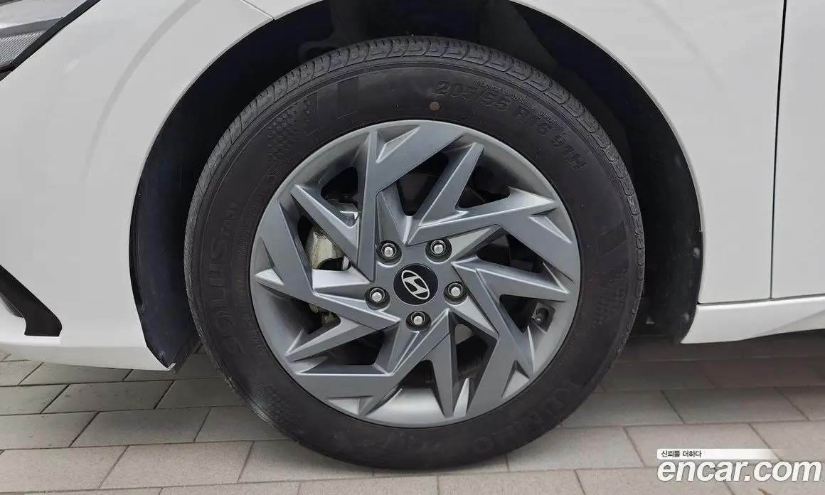 Hyundai Avante 2024 1.6 автомат (гидро), фото 5