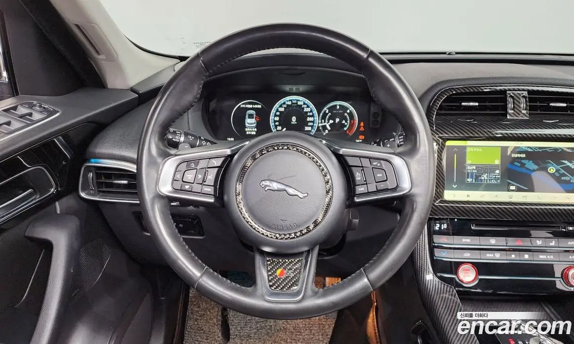 Jaguar F-Pace 2018 2.0 автомат (гидро), фото 14 Jaguar F-Pace 2018 2.0 автомат (гидро), фото 14