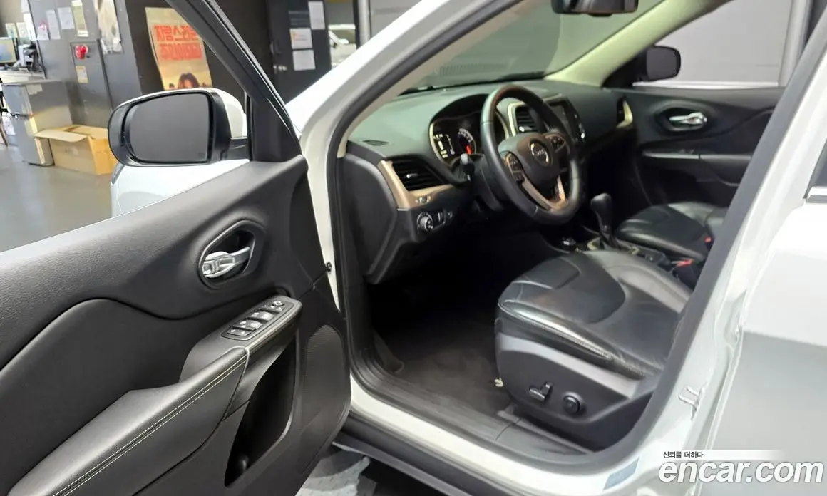 Jeep Cherokee 2016 2.2 автомат (гидро), фото 10 Jeep Cherokee 2016 2.2 автомат (гидро), фото 10