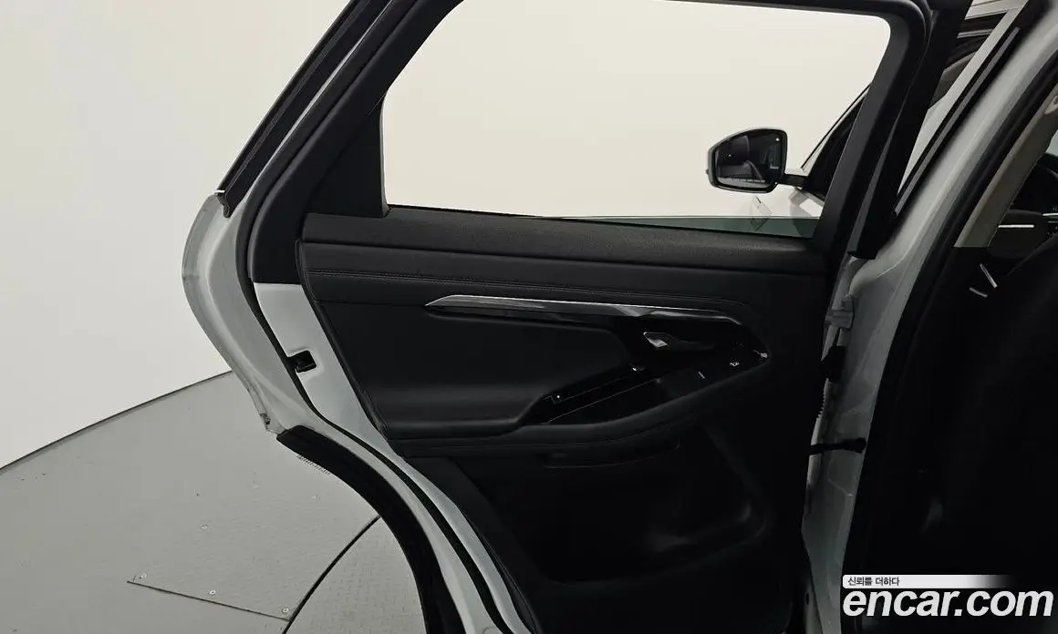 Land Rover Range Rover Evoque 2022 2.0 автомат (гидро), фото 15
