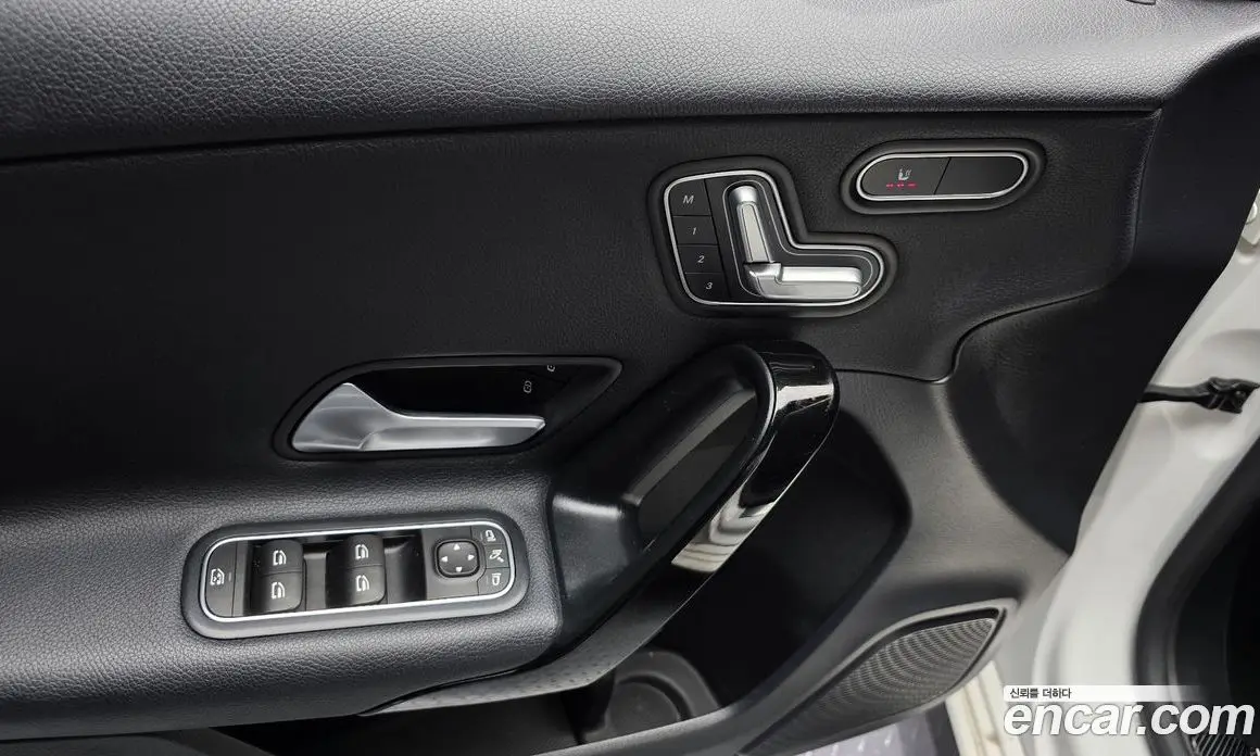 Mercedes-Benz A-Class 2019 2.0 автомат (гидро), фото 30 Mercedes-Benz A-Class 2019 2.0 автомат (гидро), фото 30