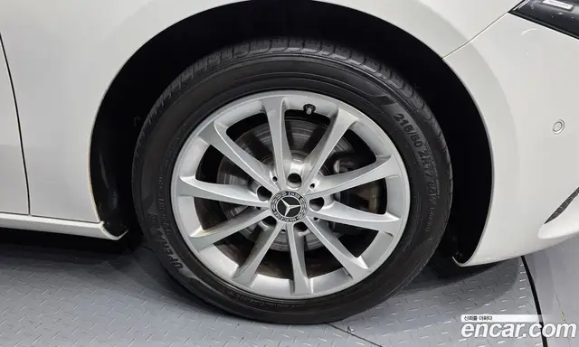 Mercedes-Benz A-Class 2019 2.0 автомат (гидро), миниатюра 7 Mercedes-Benz A-Class 2019 2.0 автомат (гидро), миниатюра 7