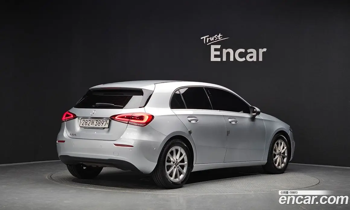 Mercedes-Benz A-Class 2019 2.0 автомат (гидро), фото 2 Mercedes-Benz A-Class 2019 2.0 автомат (гидро), фото 2