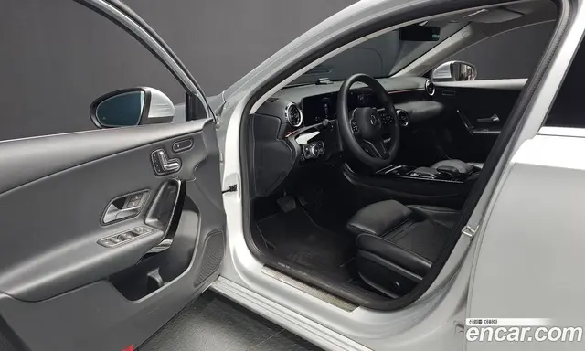 Mercedes-Benz A-Class 2019 2.0 автомат (гидро), миниатюра 10 Mercedes-Benz A-Class 2019 2.0 автомат (гидро), миниатюра 10