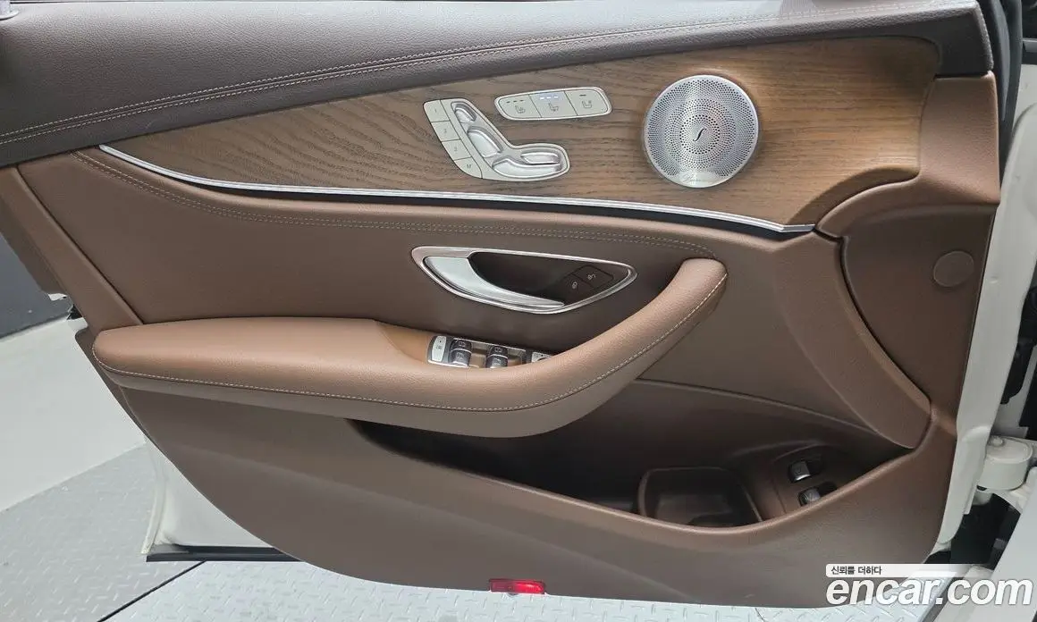 Mercedes-Benz E-Class 2019 2.0 автомат (гидро), фото 14 Mercedes-Benz E-Class 2019 2.0 автомат (гидро), фото 14