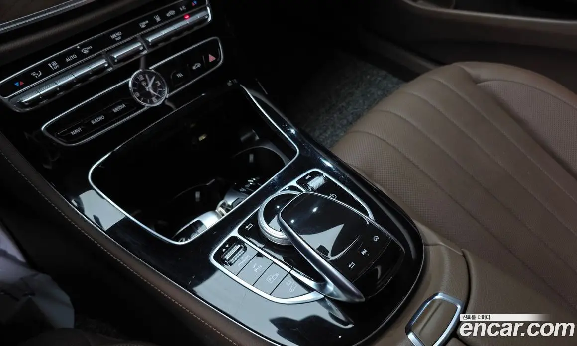 Mercedes-Benz E-Class 2019 2.0 автомат (гидро), фото 24 Mercedes-Benz E-Class 2019 2.0 автомат (гидро), фото 24