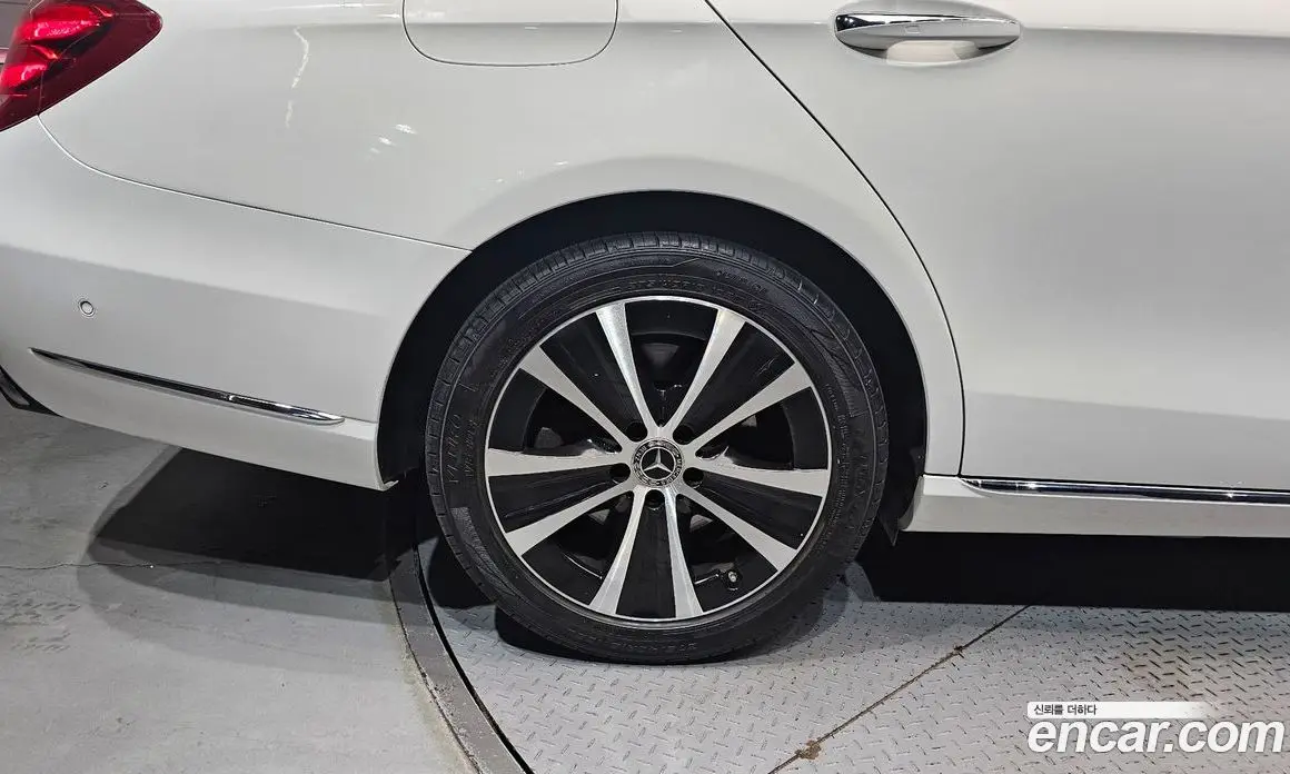 Mercedes-Benz E-Class 2019 2.0 автомат (гидро), фото 5 Mercedes-Benz E-Class 2019 2.0 автомат (гидро), фото 5