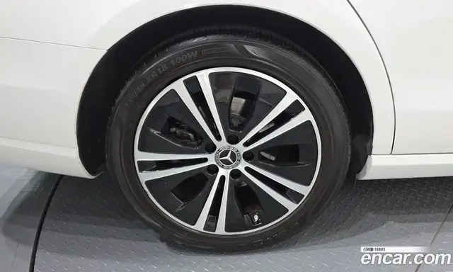 Mercedes-Benz E-Class 2020 2.0 автомат (гидро), миниатюра 5 Mercedes-Benz E-Class 2020 2.0 автомат (гидро), миниатюра 5