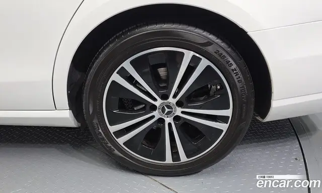 Mercedes-Benz E-Class 2020 2.0 автомат (гидро), миниатюра 7 Mercedes-Benz E-Class 2020 2.0 автомат (гидро), миниатюра 7