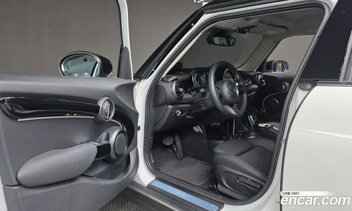 Mini Cooper 2023 1.5 автомат (гидро), фото 13