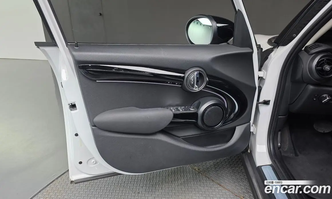 Mini Cooper 2023 1.5 автомат (гидро), фото 14