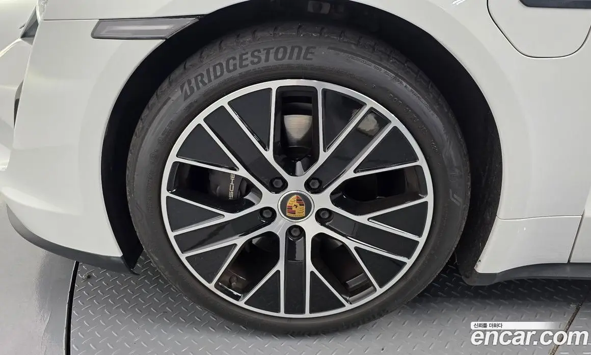 Porsche Taycan 2022 0.1 автомат (гидро), фото 5