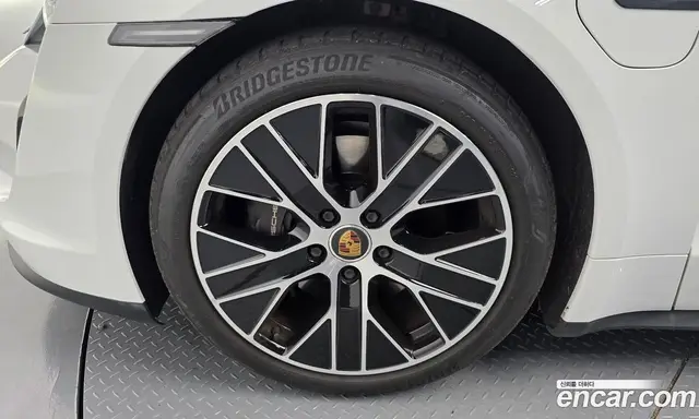 Porsche Taycan 2022 0.1 автомат (гидро), миниатюра 5