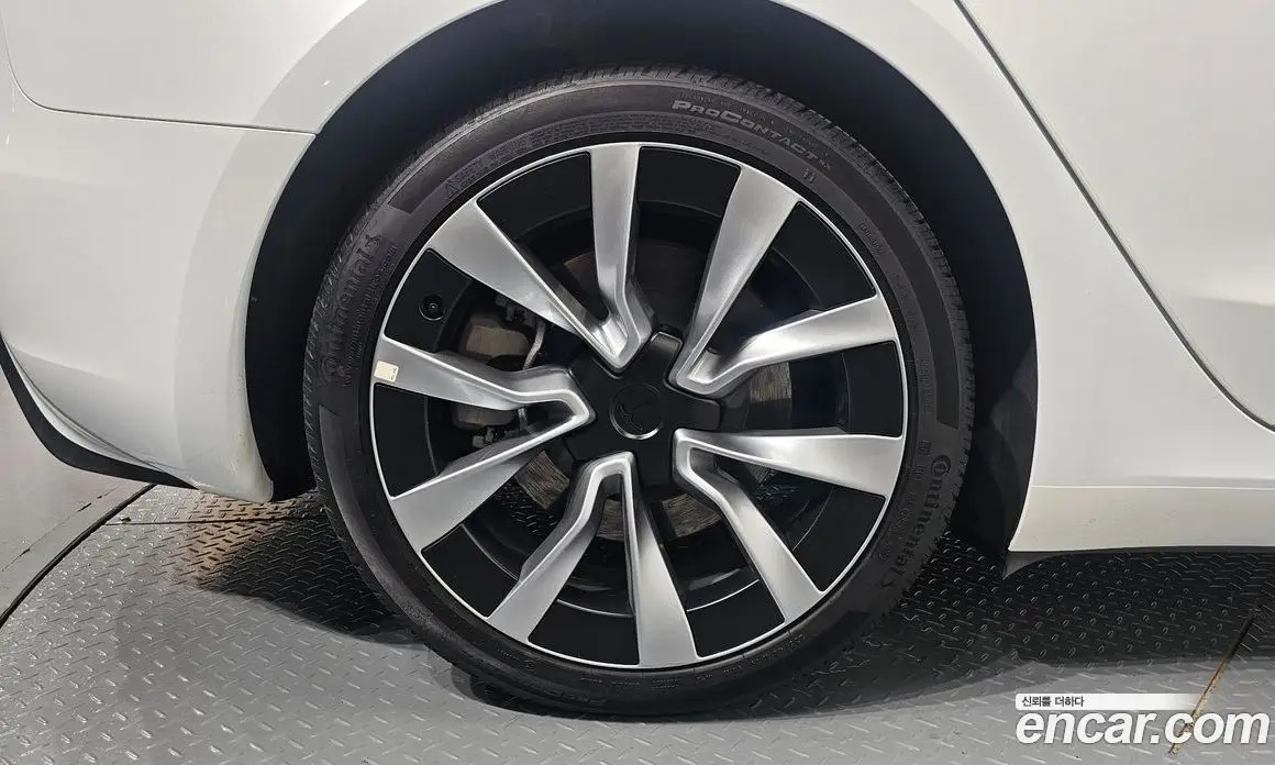 Tesla Model 3 2024 0.2 автомат (гидро), фото 4 Tesla Model 3 2024 0.2 автомат (гидро), фото 4