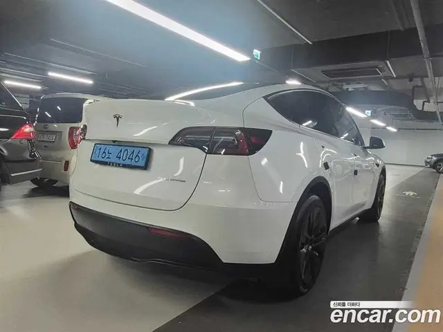 Tesla Model Y 2022 0.1 автомат (гидро), миниатюра 3 Tesla Model Y 2022 0.1 автомат (гидро), миниатюра 3