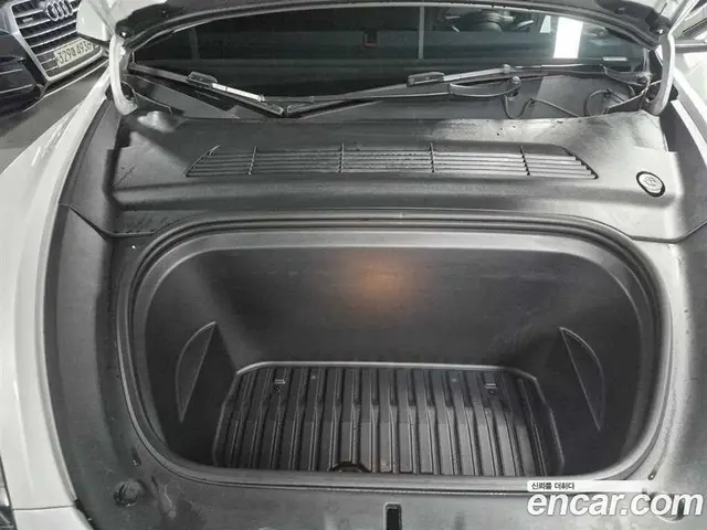 Tesla Model Y 2022 0.1 автомат (гидро), миниатюра 6 Tesla Model Y 2022 0.1 автомат (гидро), миниатюра 6